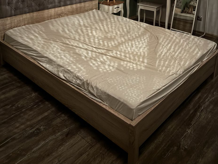 Łóżko bez materaca 160x200