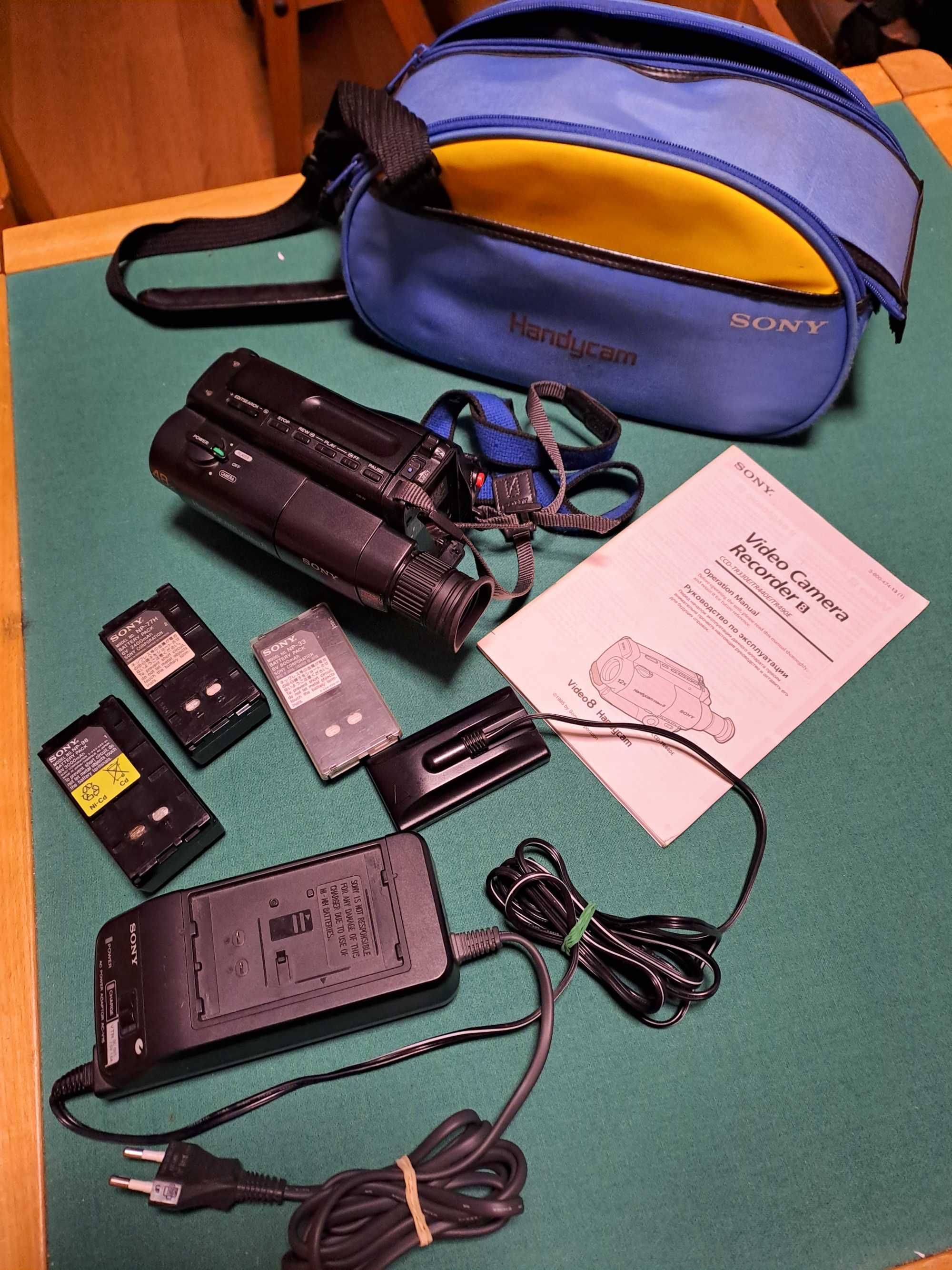 SONY  Video Camera Recorder 8 CCD - TR 490 E