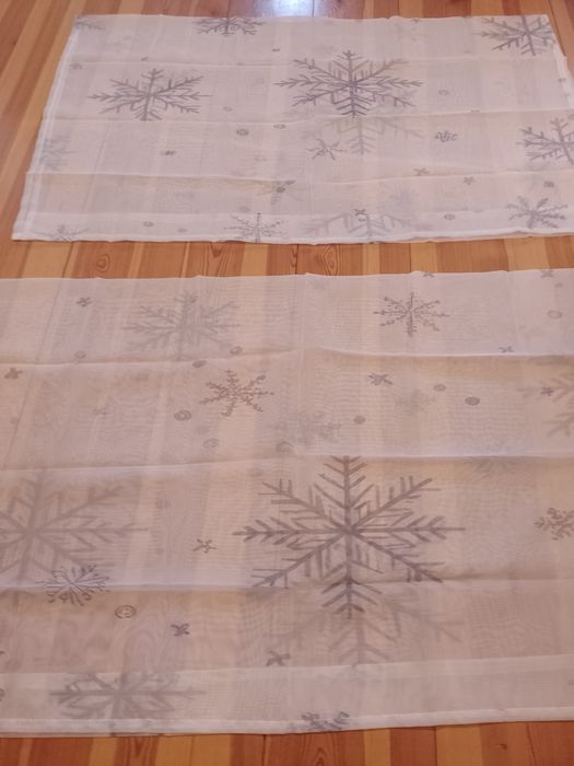 2 firany z woalu z płatkami śniegu 132x162 cm
