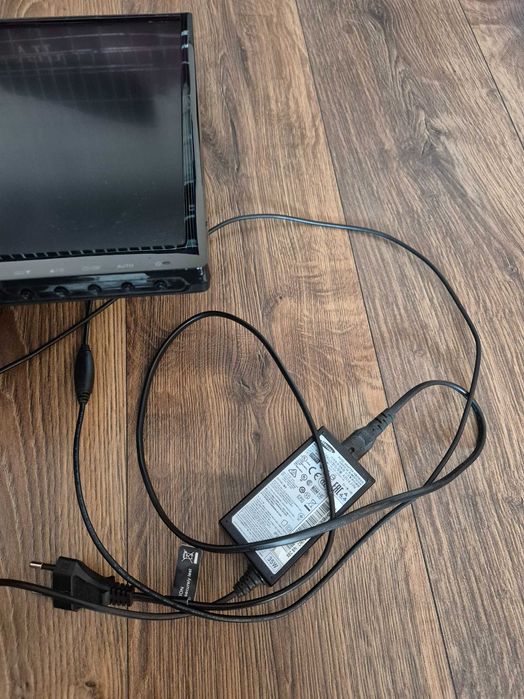 Monitor Samsung  S27C750P z zasilaczem.