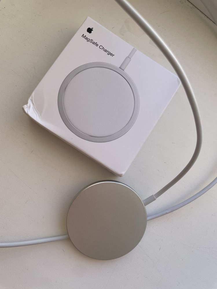 Беспроводная магнитная зарядка Apple MagSafe 20W