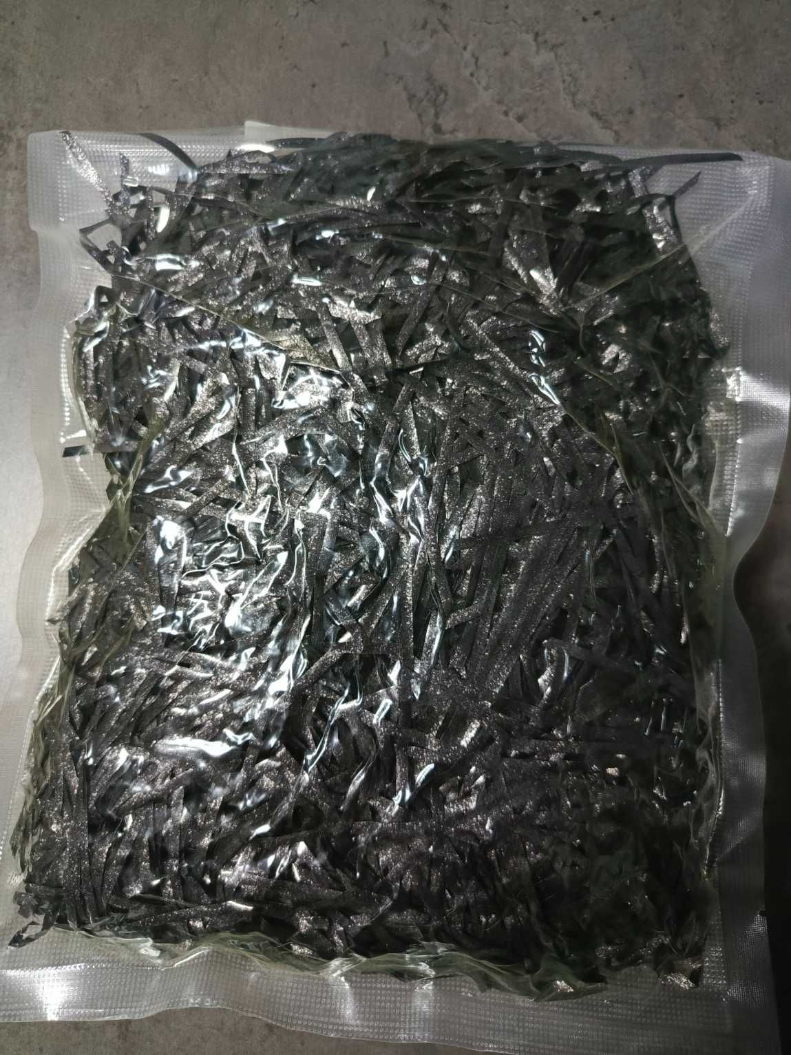 Wypełniacz do pudełek prezentów paczek ozdobny czarny błyszczący 100 g