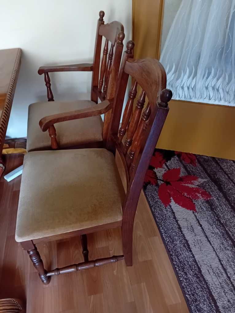 Sprzedam stol rozkladany rzezbiony z lichego  drewna ze stolkami