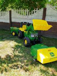 Ciągnik John Deere na pedały zamiatarka