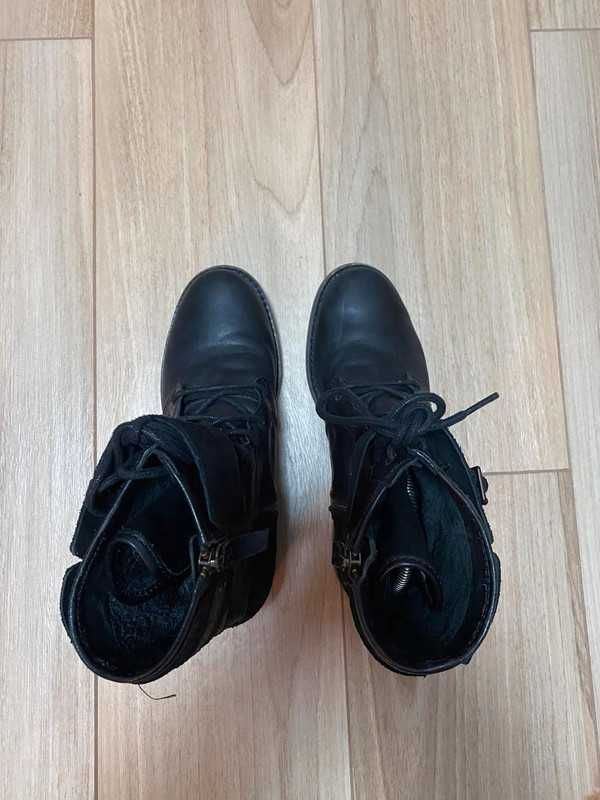 Damskie czarne skórzane buty UGG