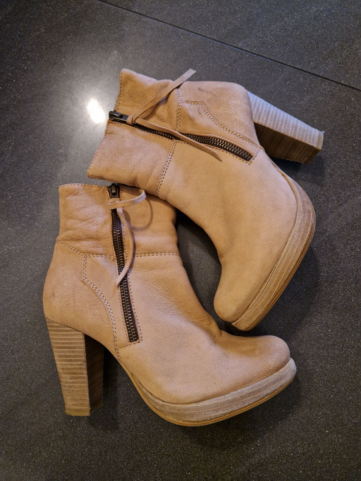 Buty botki reserved raz ubrane 37