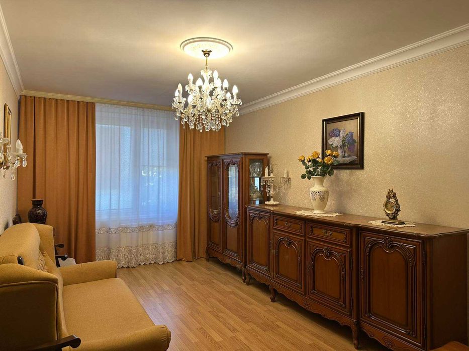 БЕЗ КОМІСІЇ! Продам затишну 3-к. квартиру на вул. Павла Тичини 20а