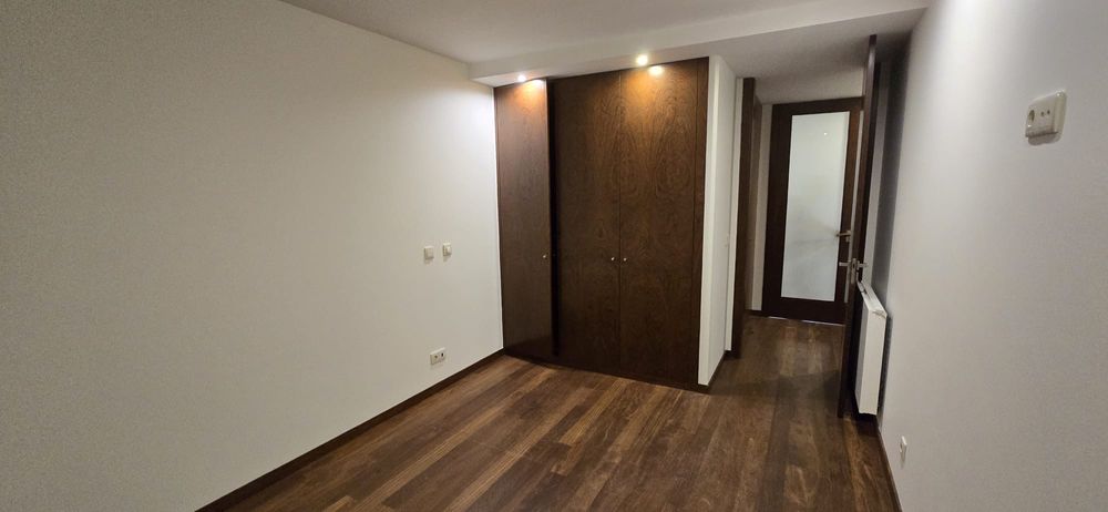 Apartamento T3 com varandas e garagem na Meadela