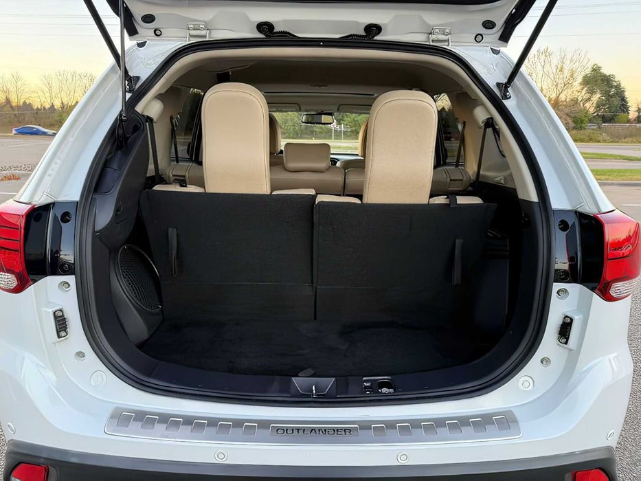 Mitsubishi Outlander      2016