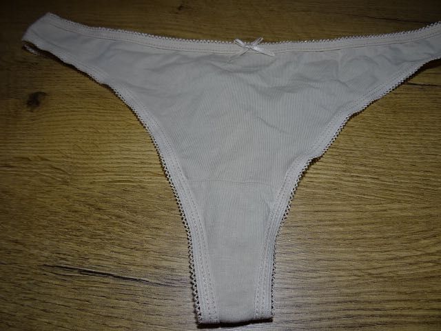 George bezowe bawełniane stringi nowe L