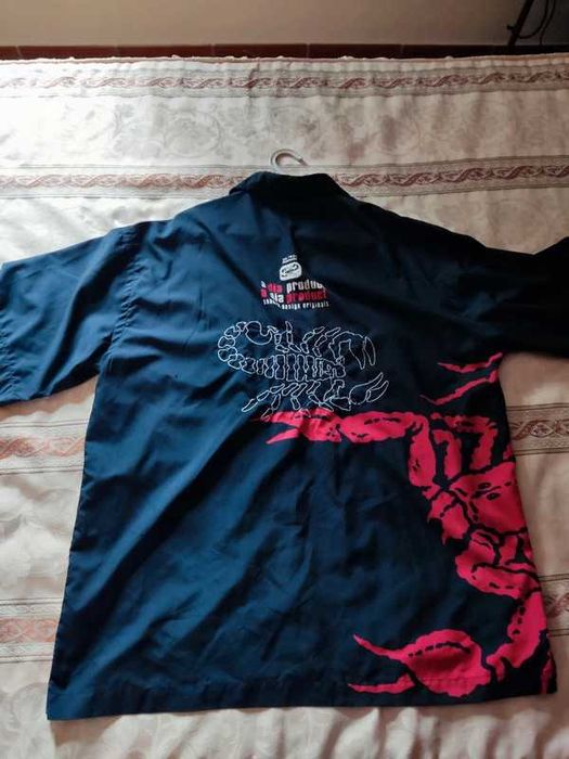 Camisa Dia preta tema escorpião