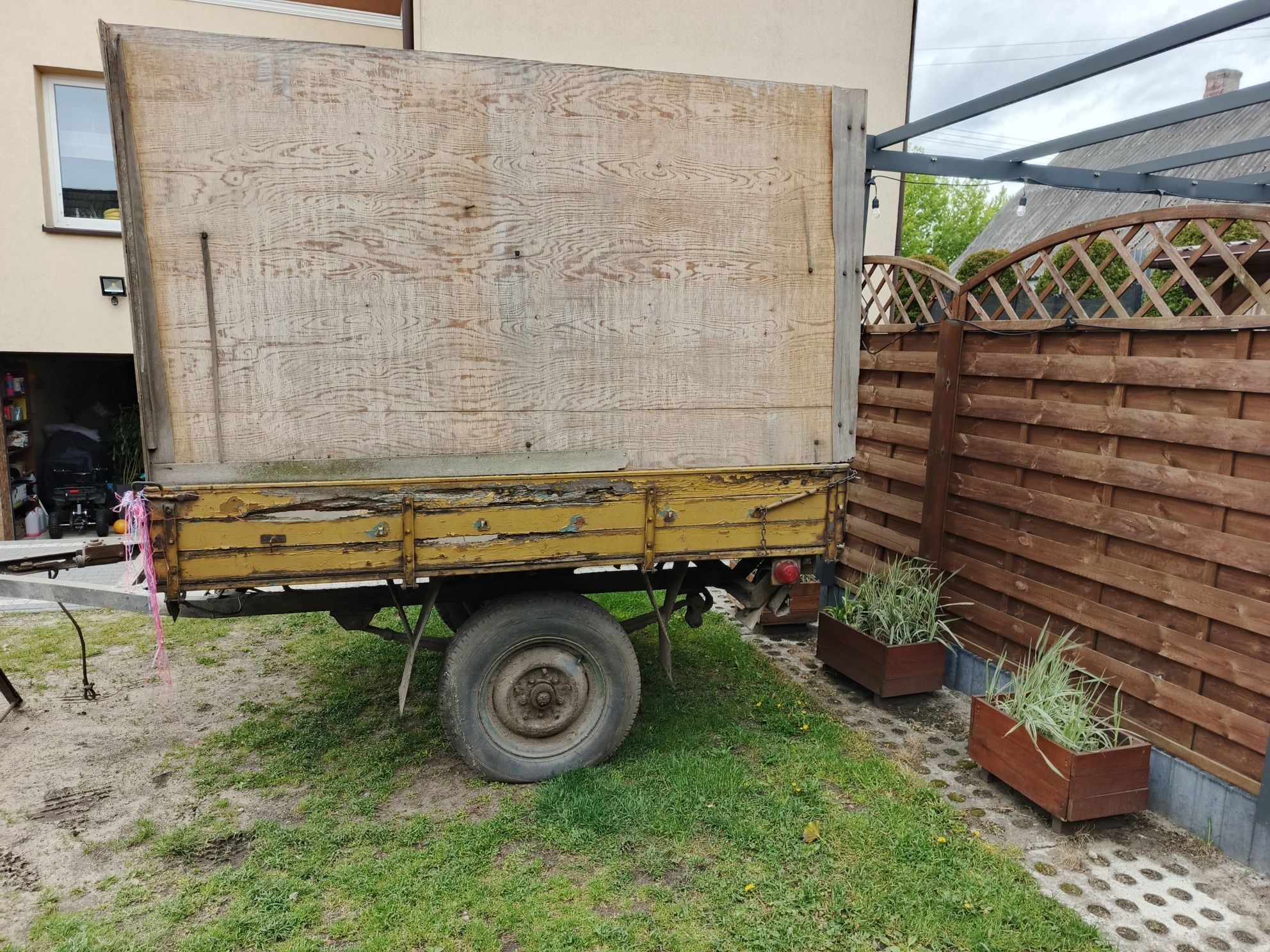 Przyczepka żuk oś na resorach bez papierów.