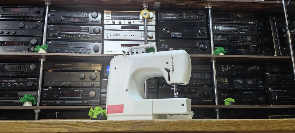 Швейна машинка Victoria 270E