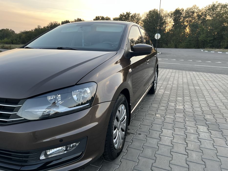 Продам свій офіційний Фольксваген Поло 1,6МРІ 2016 рік automatic