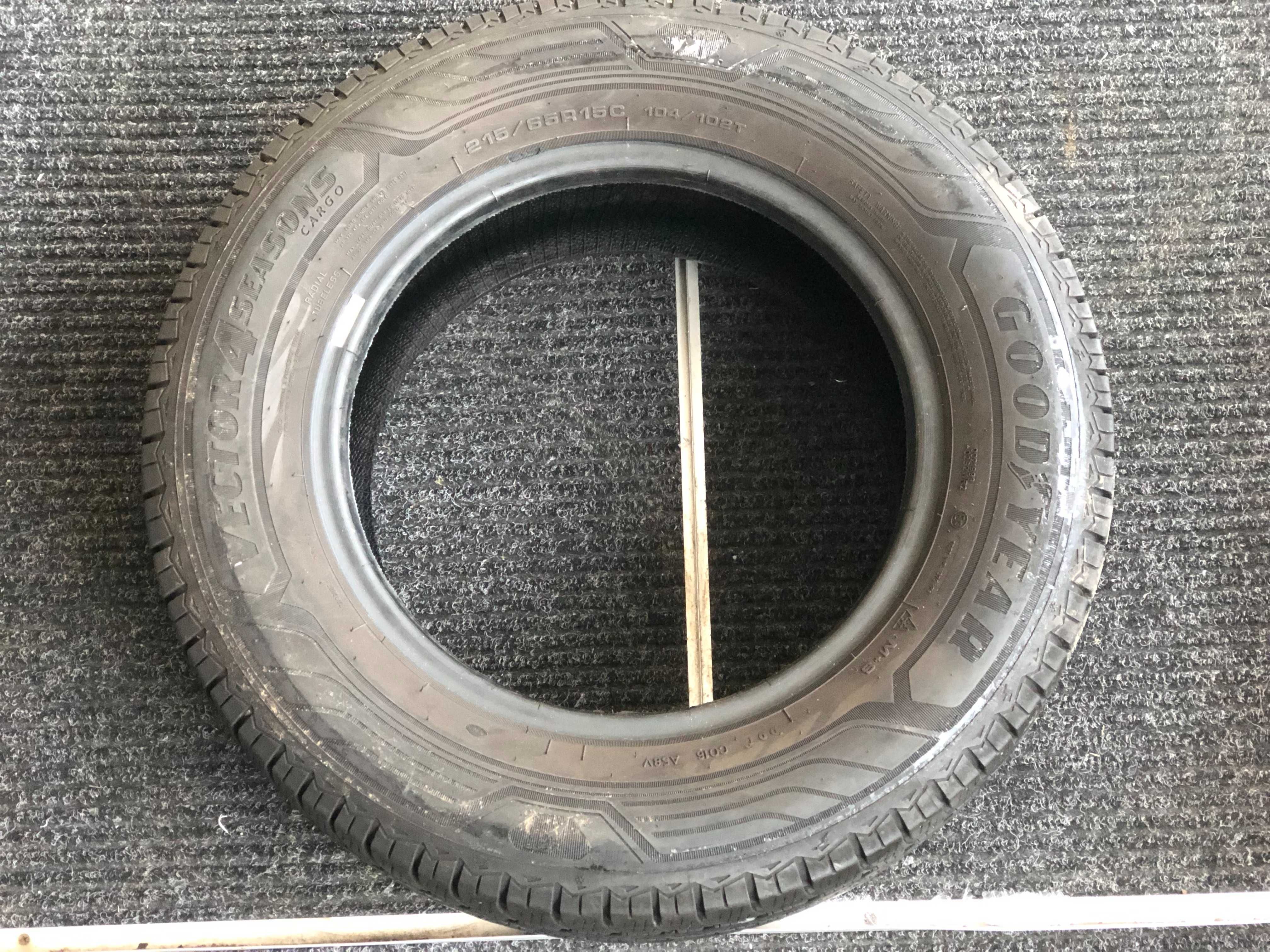 215/65 R15C Goodyear Vector 4Season {1 шина }