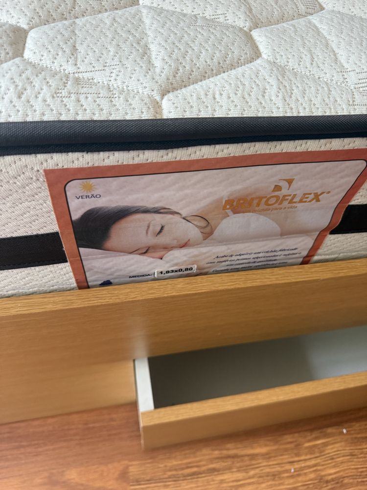 Sofá-Cama com muita arrumação