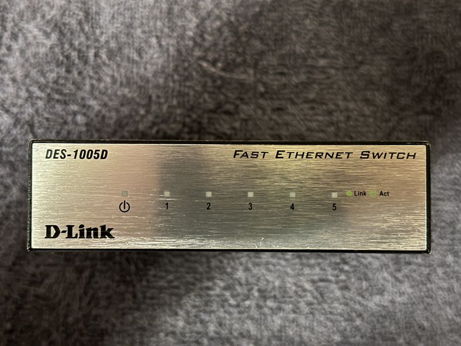 Продам комутатор d-link des-1005d