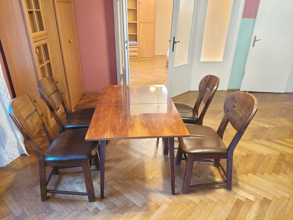 Krzesła tapicerowane, skórzane