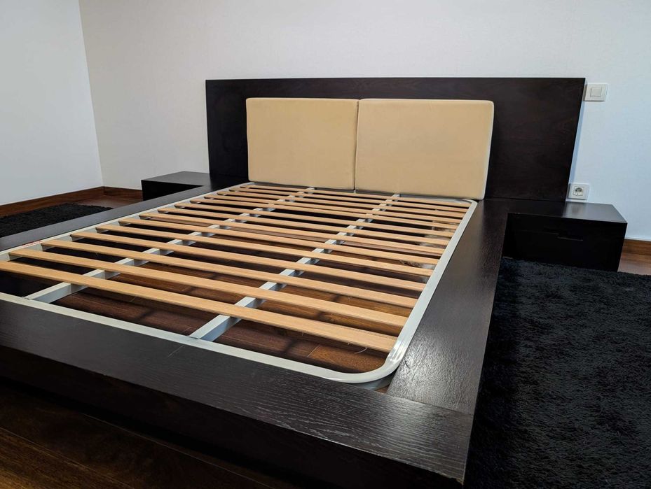 Cama Casal, cor Wengué, c/ 2 mesinhas de cabeceira