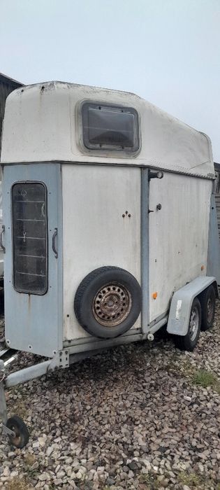 Przyczepa konna 1500 dmc