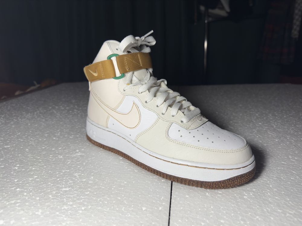 Nike Air Force 1 High’07 LV 8 EMB