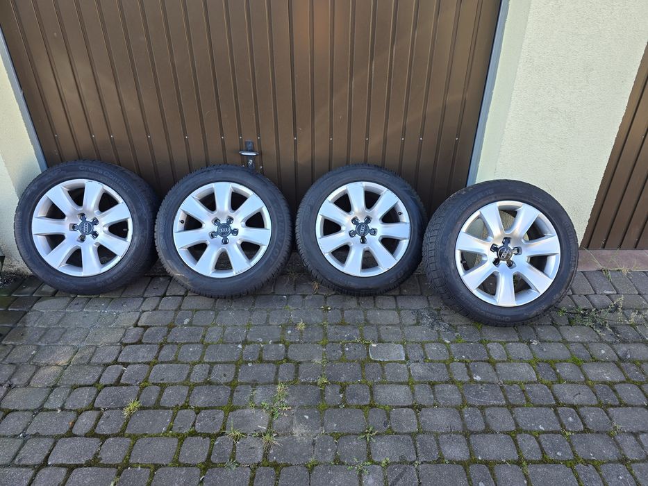 Koła audi z oponami zimowymi.