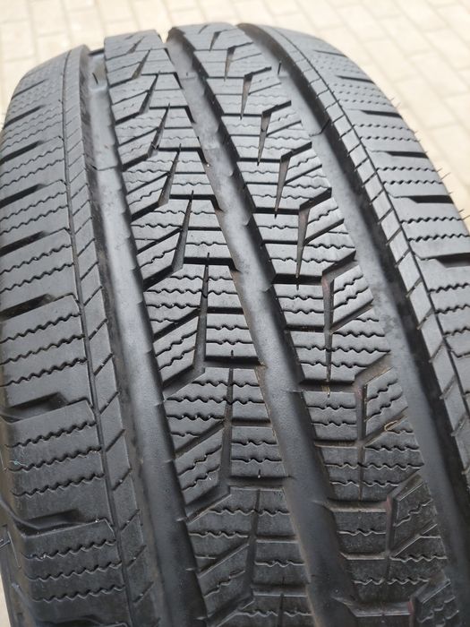 1x opona pojedyncza Tourador Winter pro TsV1  215 65 R16 C 109/107R