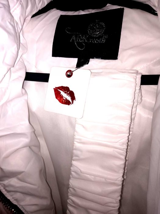 Зимова куртка жіноча капюшон зі знімним хутром біла