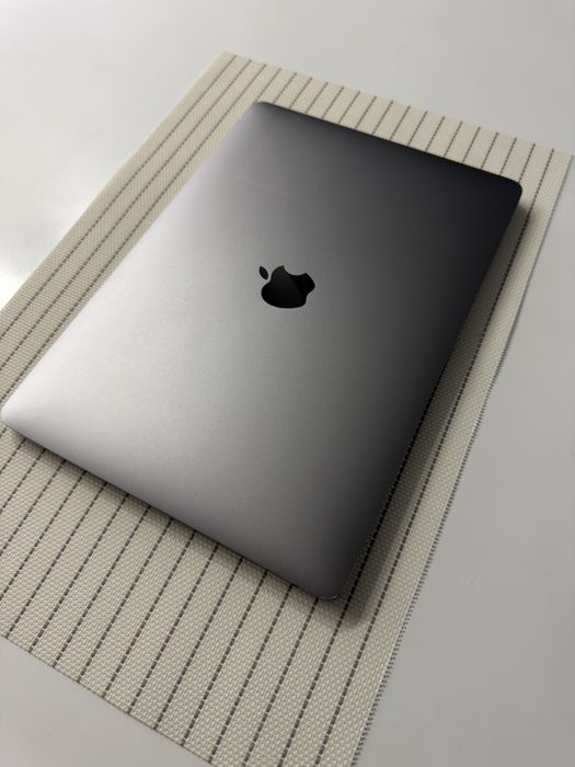 MacBook Air 13.3" M1 8GB / 256GB – Space Grey