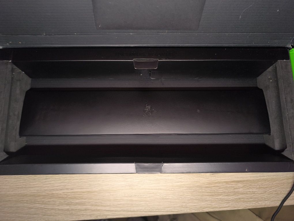 Tecaldo Razer Ornata V2 RGB com caixa