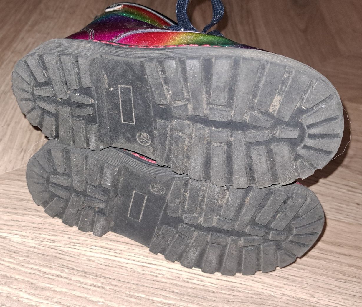 Buty tęczowe 24 z lekkim ociepleniem przejściowe