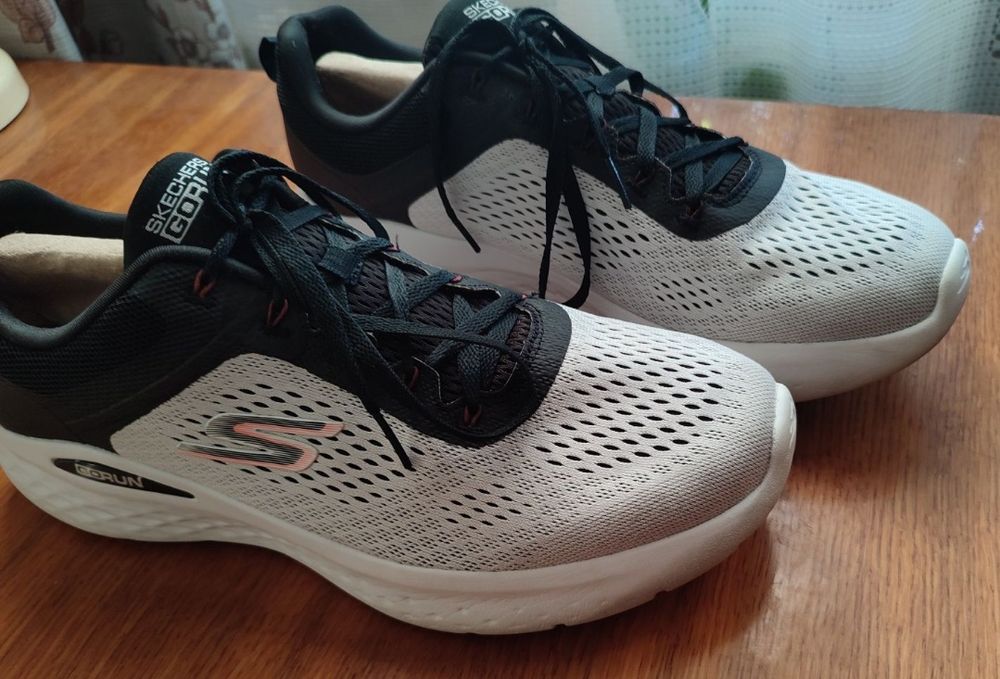 Кросівки білі, для спорту