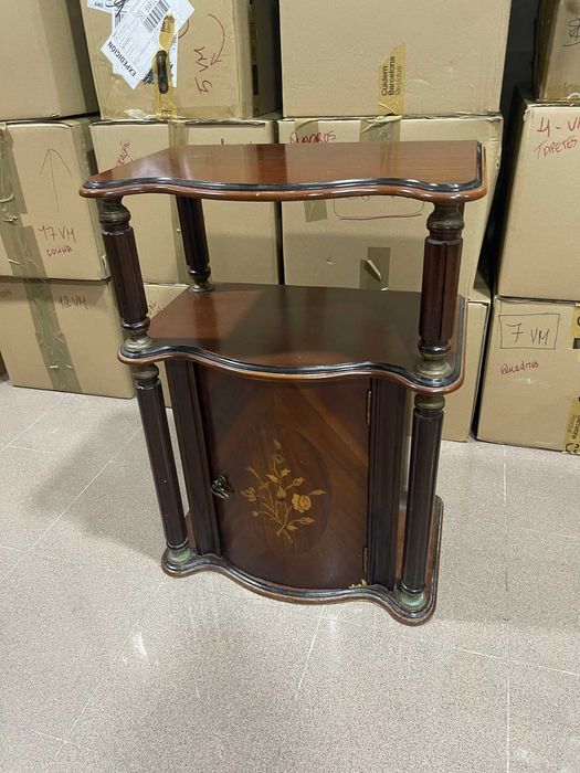 Mesa de cabeceira vintage muito original em muito bom estado