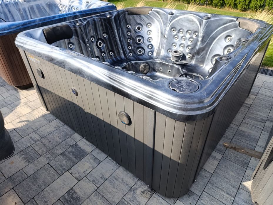 Basen bania jacuzzi blueware spa