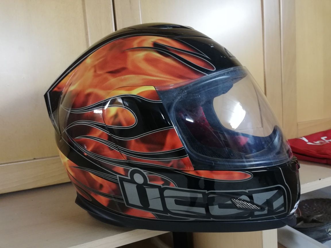 Capacete iccon em carbono