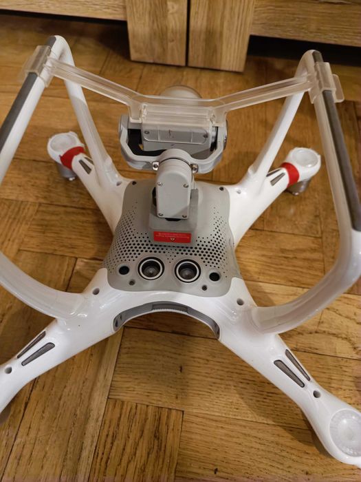 DJI Phantom 4, 2 baterie, dodatkowe śmigła
