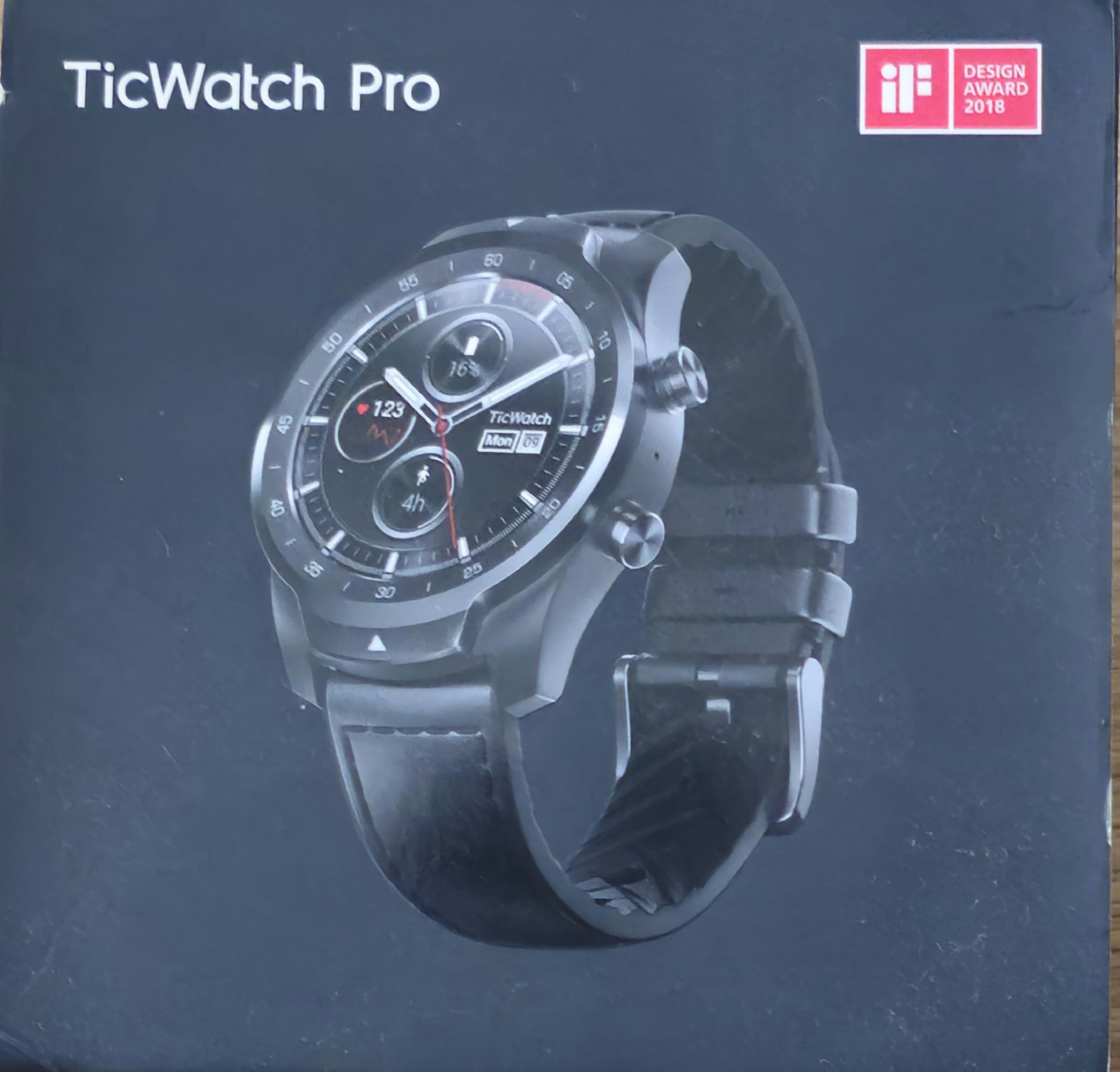 Smartwatch TicWatch Pro. Apenas ligado para testar.