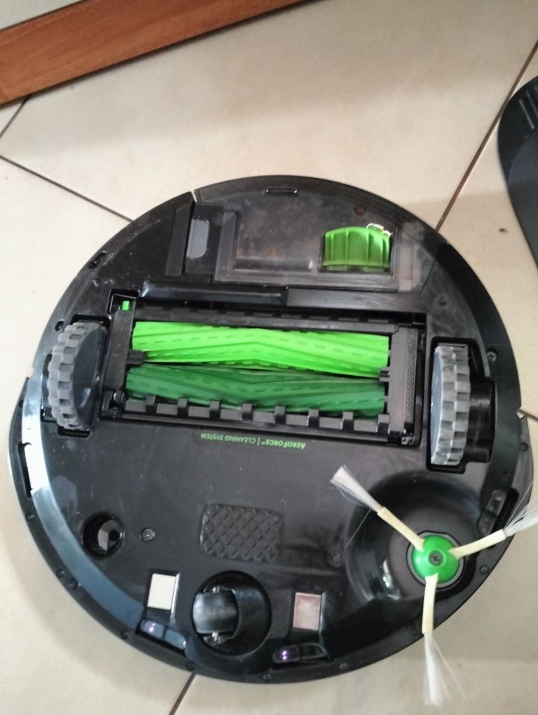 Odkurzacz sprzątający roomba i3