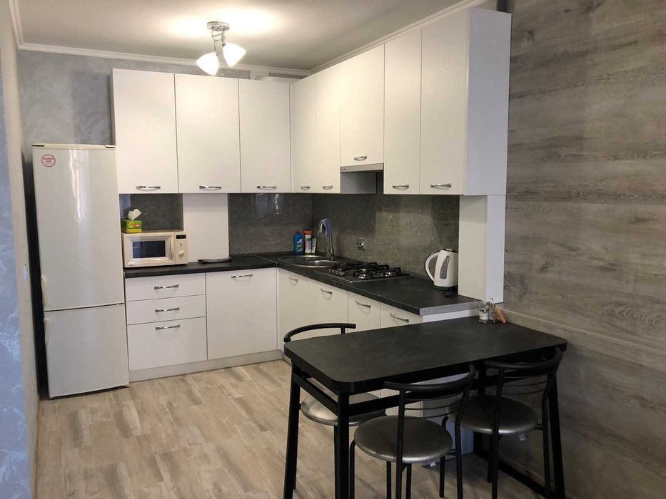 Подобово 1,5 кімнатна квартира на Озерній