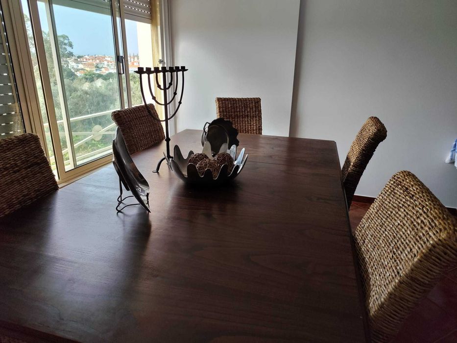 Mesa de Jantar de Madeira Castanheiro c/ 6 Cadeiras - Excelente Estado