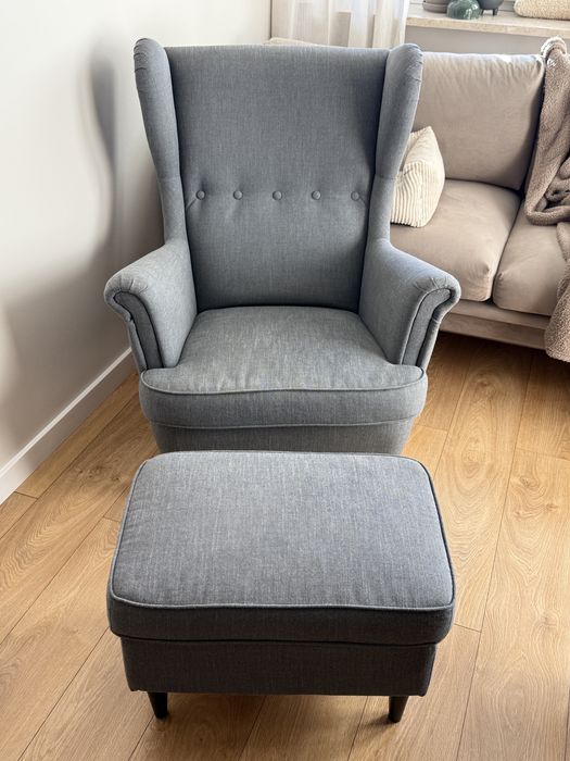 Fotel z podnóżkiem Ikea Strandmon uszak