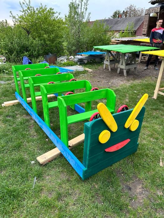Гусениця на дитячий майданчик