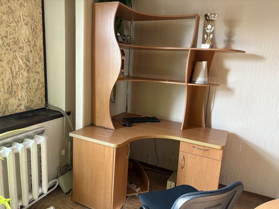 Меблі офісні із ДСП вживані