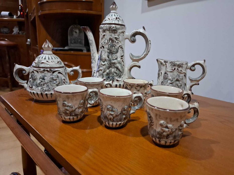 Serviço de café antigo