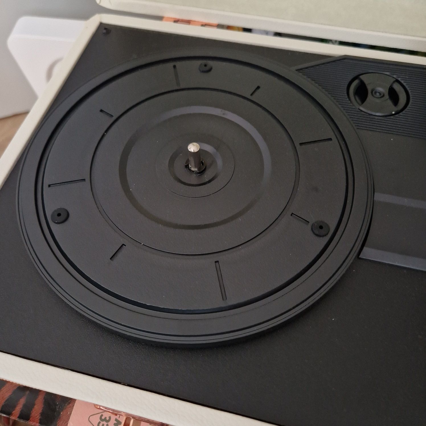 gramofon walizka beżowy plyty winylowe