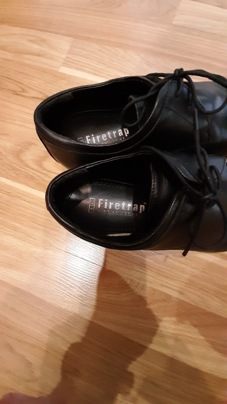 Продаю мужские  кожаные туфли  Firetrap