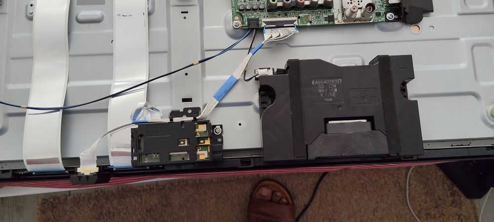 Vendo Smartv LG 43UJ630V para peçsas