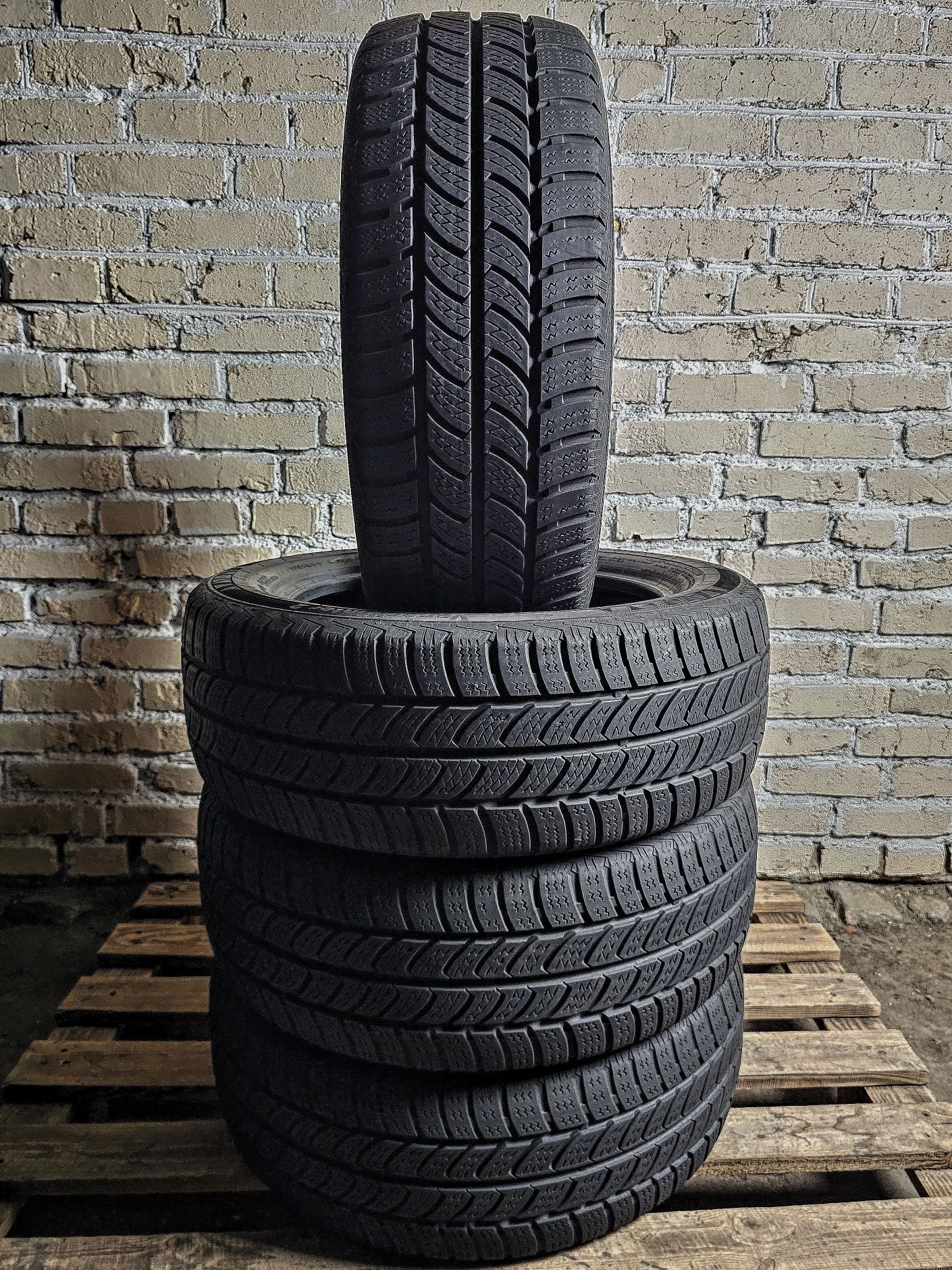 Зимові 225/55R17C Continental | 7.5mm | 2022 | Slovakia | Преміум шини