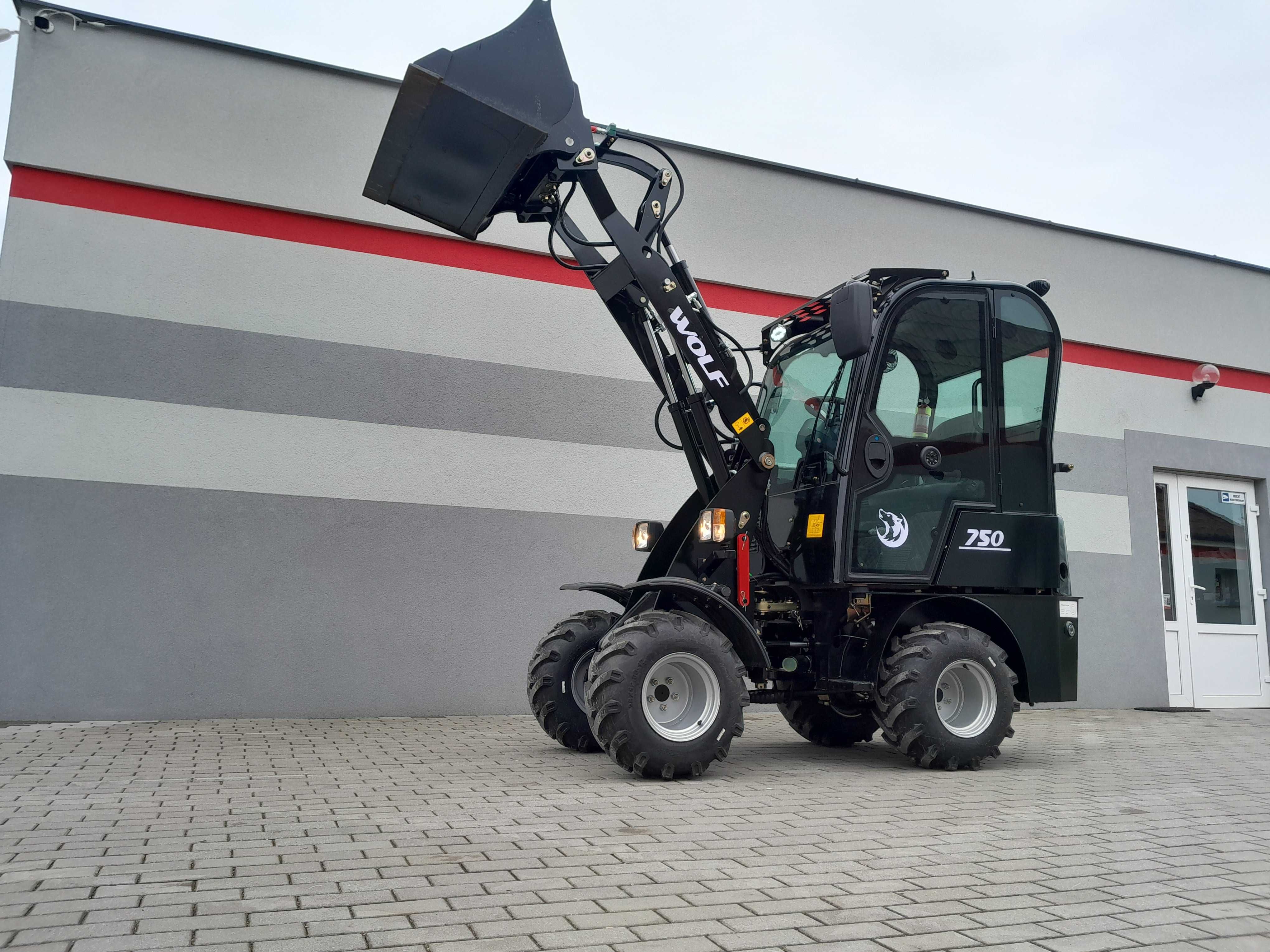 Ładowarka przegubowa WOLF MINI 750 [Silnik PERKINS] z kabiną 2025