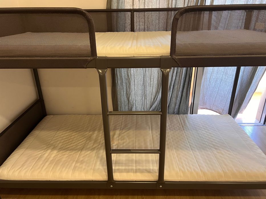 Cama Beliche com colchões